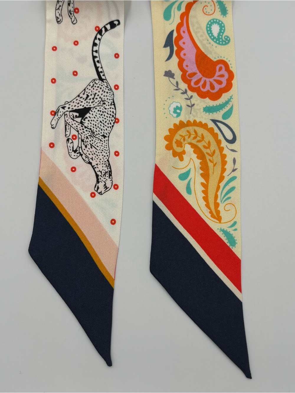 Hermes Guepards Bandana Twilly Silk Scarf Jaune Soufre Orange Green Navy Cheetah - Picture 3 of 5
